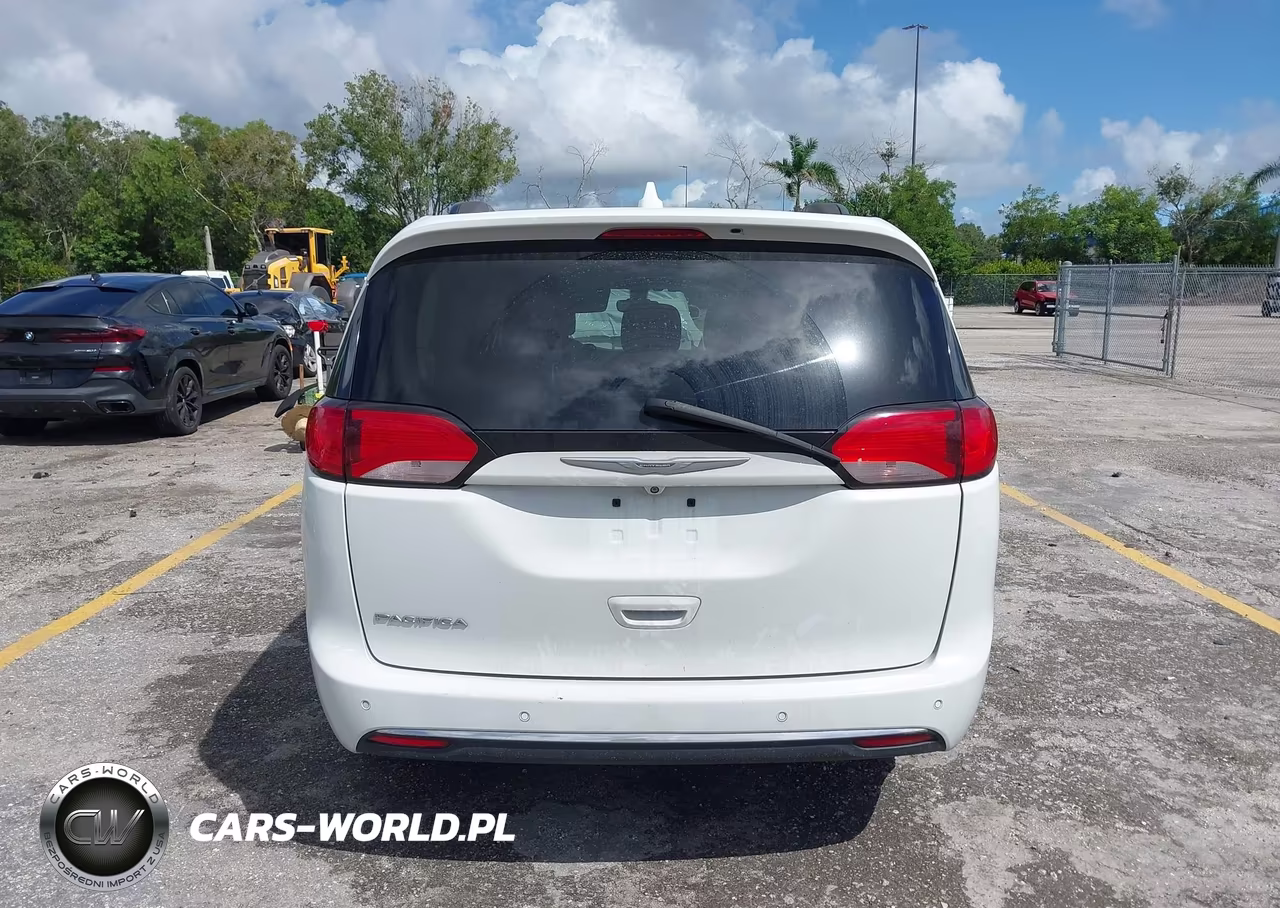 2017 Chrysler Pacifica Touring-L VIN:2C4RC1BG6HR533972 - 16