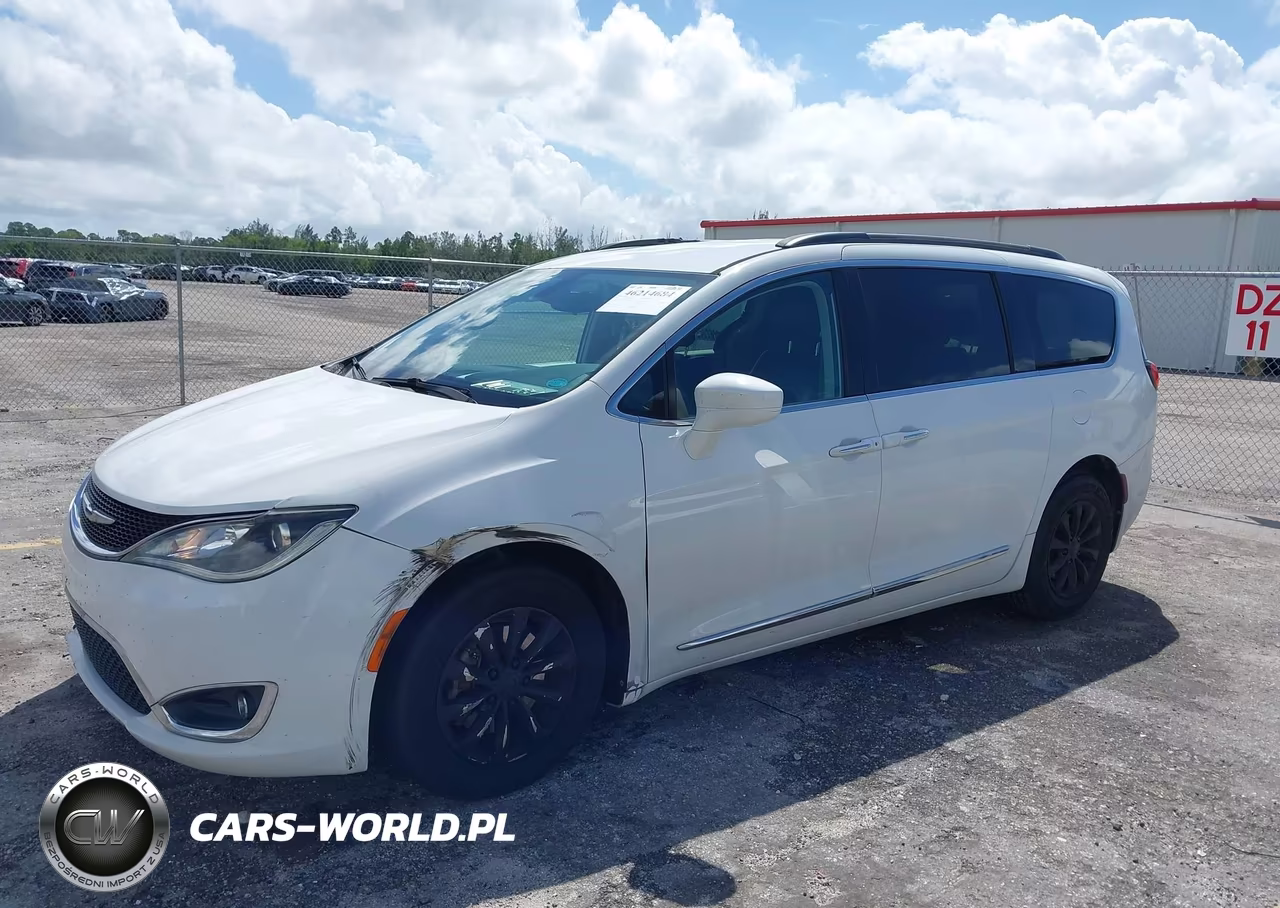 2017 Chrysler Pacifica Touring-L VIN:2C4RC1BG6HR533972 - 6