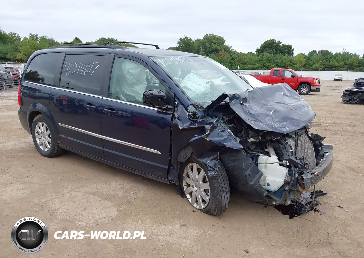 2013 Chrysler Town & Country Touring – zdjęcie 1 z 17