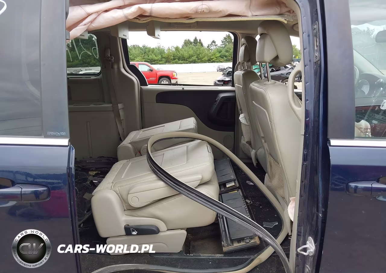 2013 Chrysler Town & Country Touring VIN:2C4RC1BG4DR540591 - 8