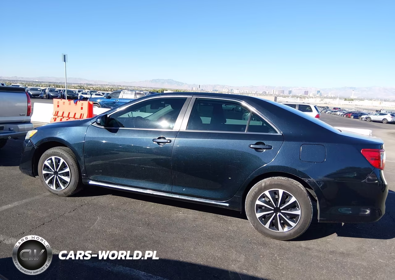 2014 Toyota Camry Le VIN:4T4BF1FK7ER360695 - 14