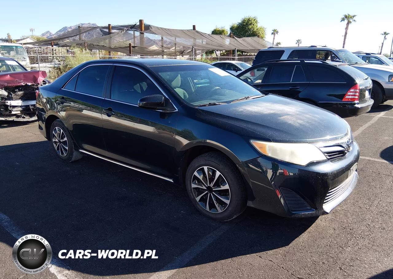 2014 Toyota Camry Le VIN:4T4BF1FK7ER360695 - 17