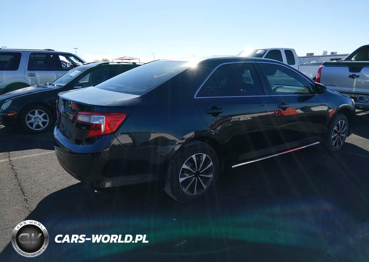 2014 Toyota Camry Le VIN:4T4BF1FK7ER360695 - 18