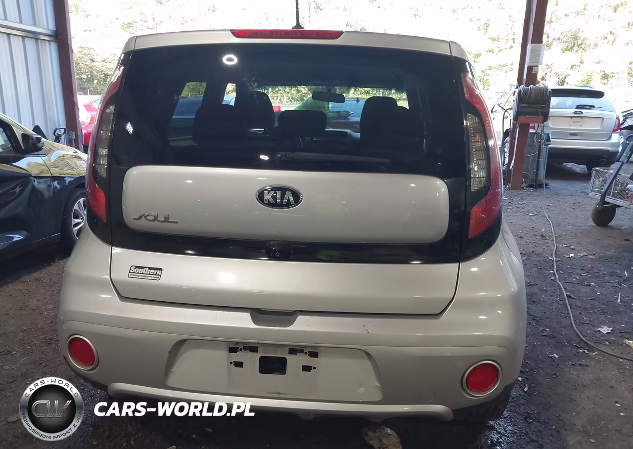 2018 Kia Soul + VIN:KNDJP3A5XJ7553548 - 16