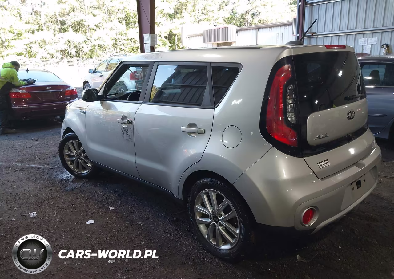 2018 Kia Soul + VIN:KNDJP3A5XJ7553548 - 3