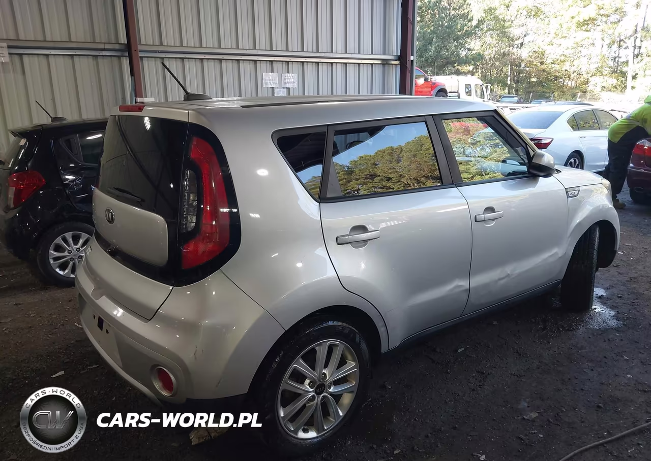 2018 Kia Soul + VIN:KNDJP3A5XJ7553548 - 4