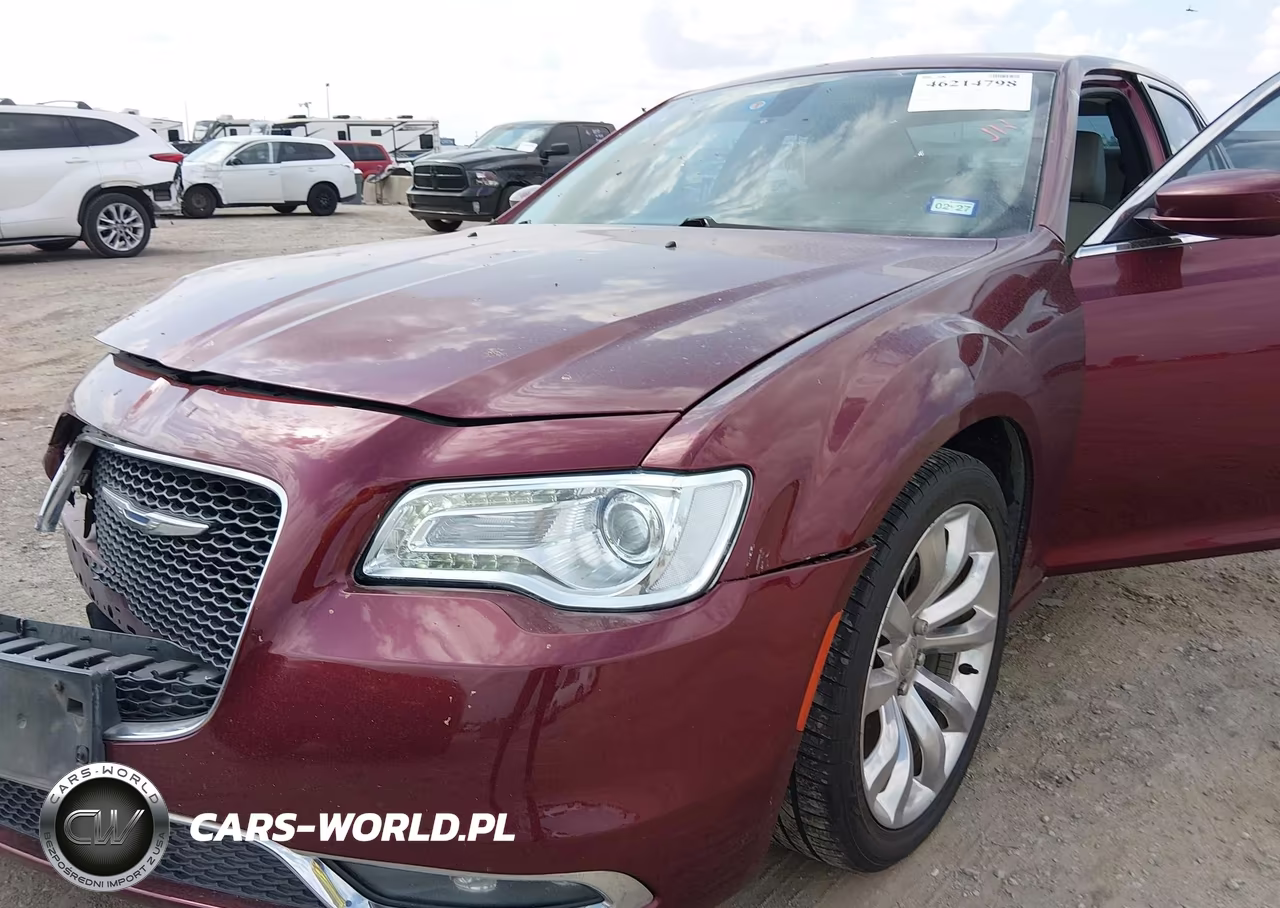 2018 Chrysler 300 Touring L VIN:2C3CCAAG7JH177085 - 18