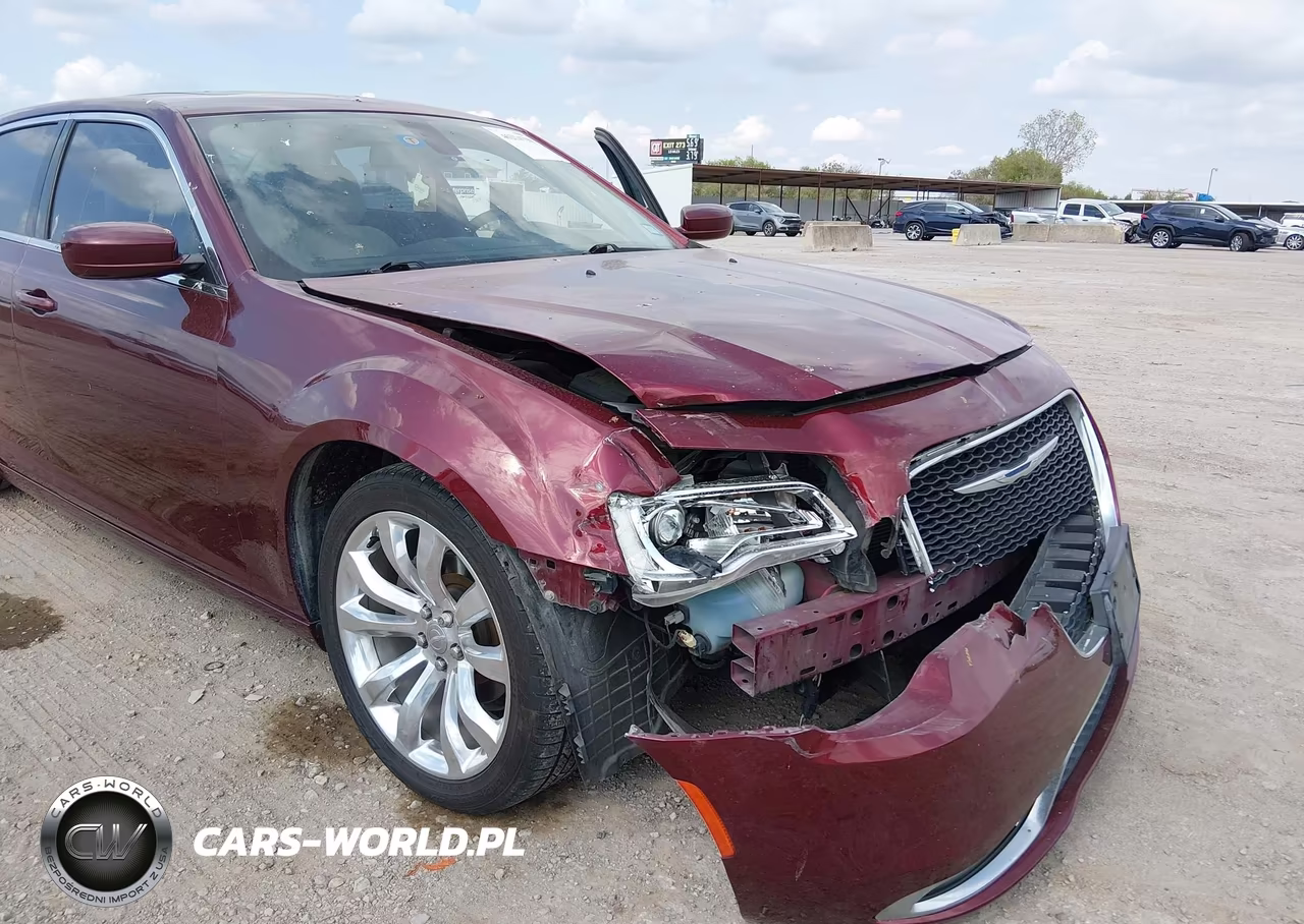 2018 Chrysler 300 Touring L VIN:2C3CCAAG7JH177085 - 6