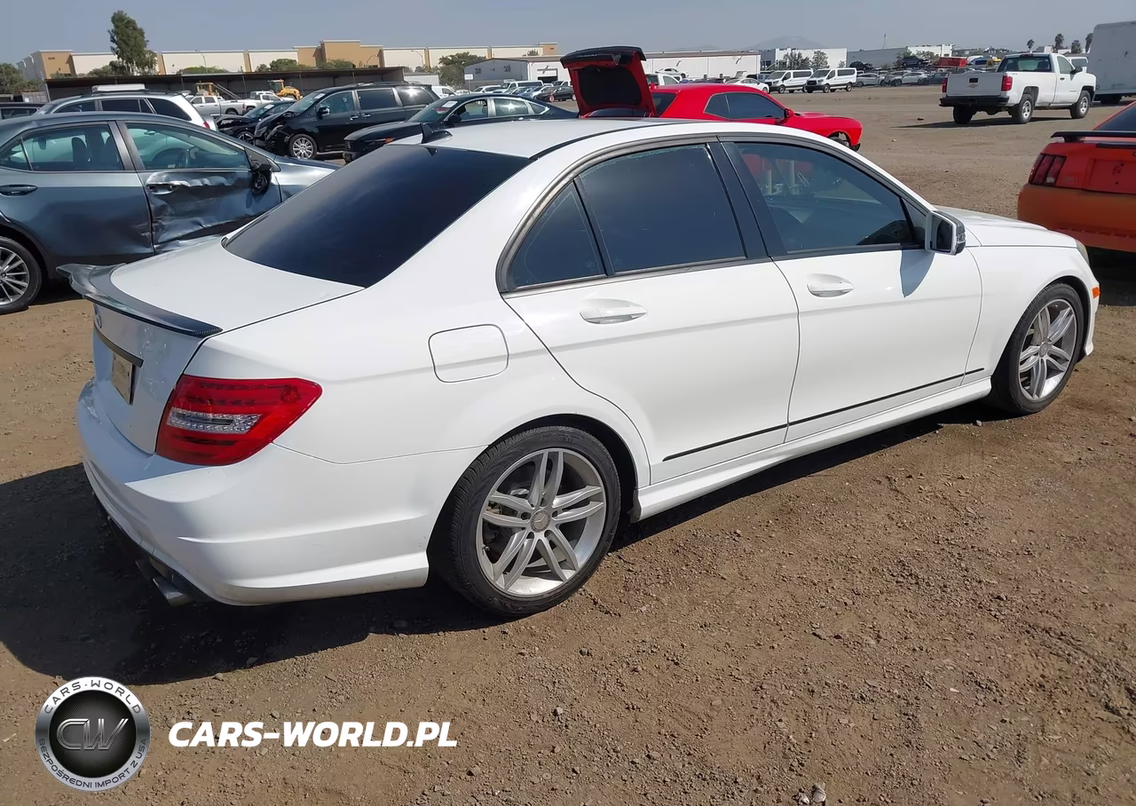 2014 Mercedes-Benz C 250 Sport VIN:WDDGF4HB7EA968131 - 4