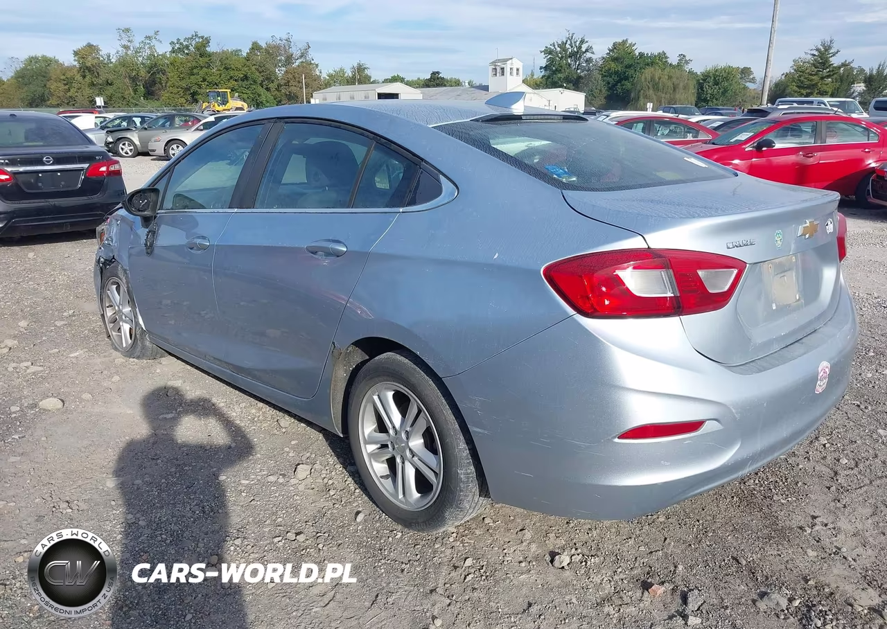 2018 Chevrolet Cruze Lt Auto VIN:1G1BE5SM2J7229661 - 3