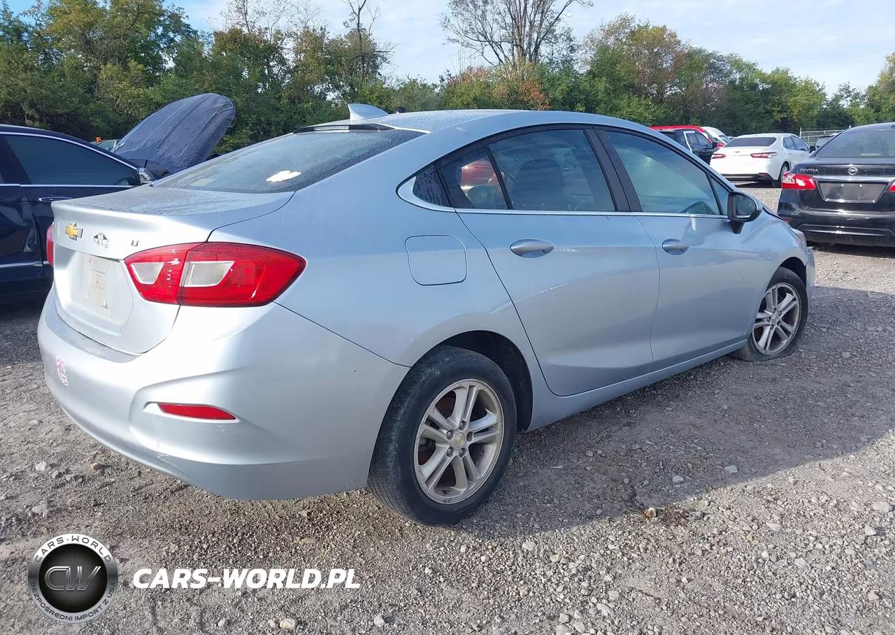 2018 Chevrolet Cruze Lt Auto VIN:1G1BE5SM2J7229661 - 4
