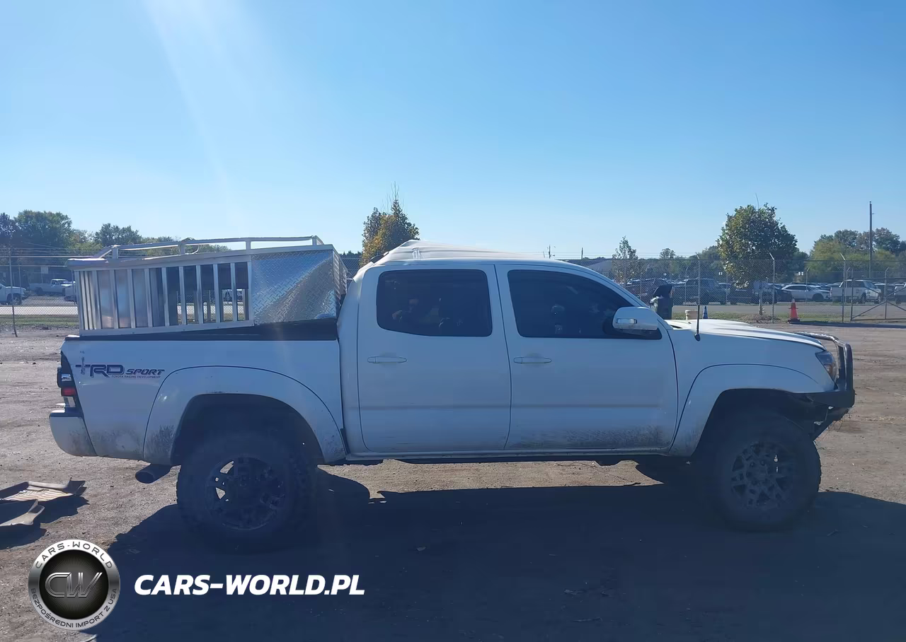 2015 Toyota Tacoma Base V6 VIN:3TMLU4EN0FM202145 - 13