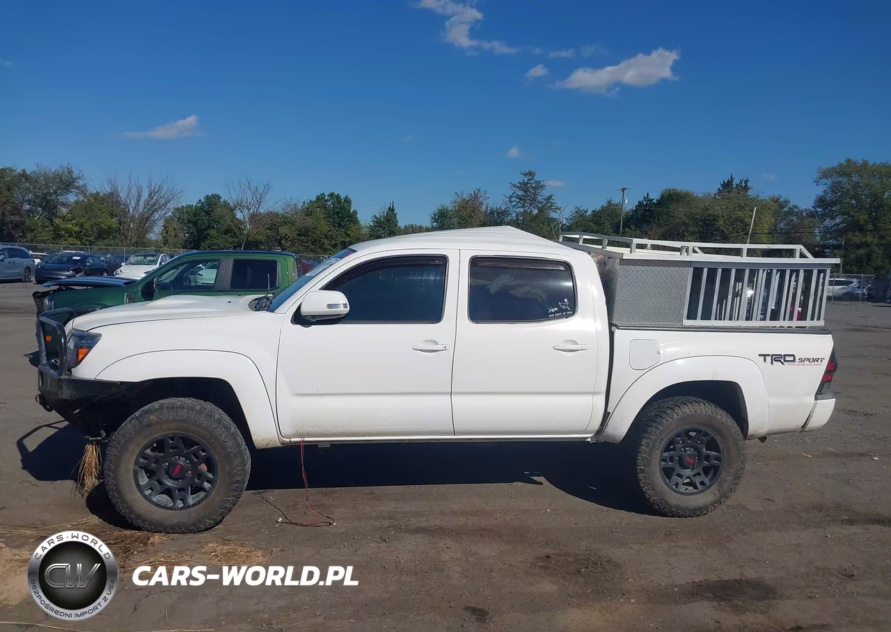 2015 Toyota Tacoma Base V6 VIN:3TMLU4EN0FM202145 - 14