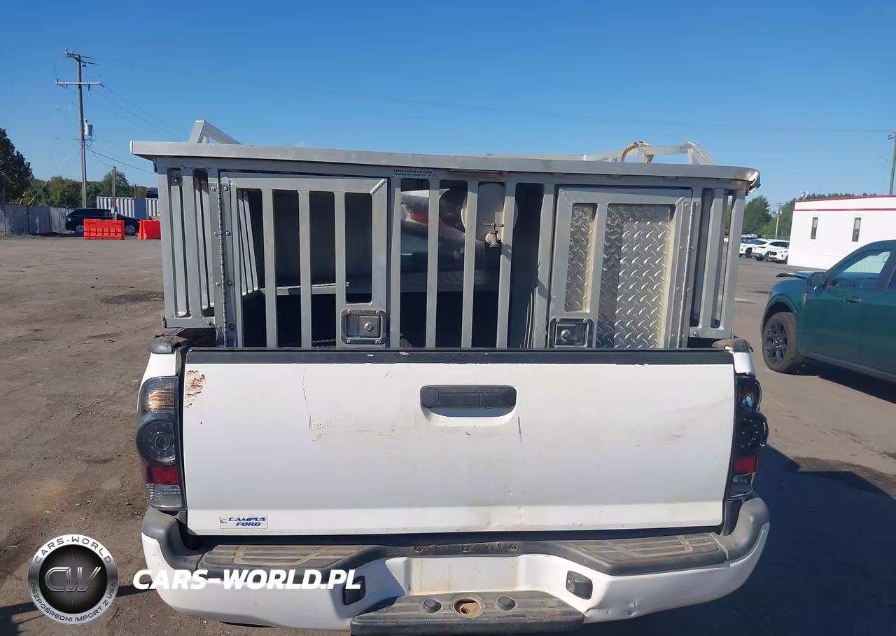 2015 Toyota Tacoma Base V6 VIN:3TMLU4EN0FM202145 - 16