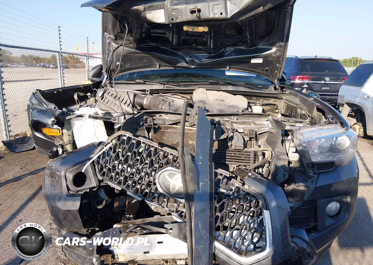 2018 Toyota Tacoma Trd Sport VIN:3TMAZ5CN4JM075264 - 10