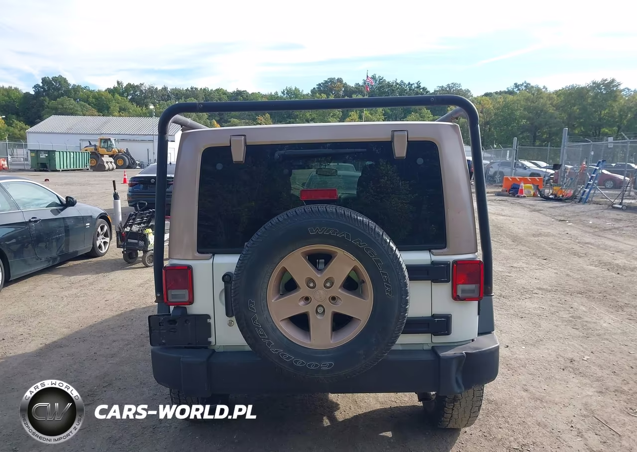2015 Jeep Wrangler Unlimited Sport VIN:1C4BJWDG7FL521904 - 17