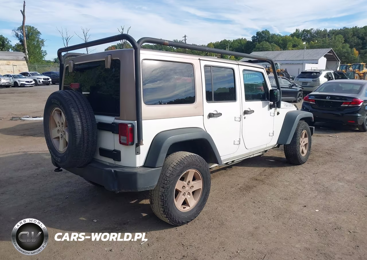 2015 Jeep Wrangler Unlimited Sport VIN:1C4BJWDG7FL521904 - 4
