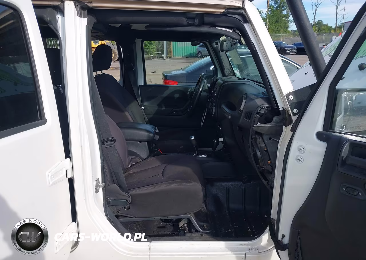 2015 Jeep Wrangler Unlimited Sport VIN:1C4BJWDG7FL521904 - 5