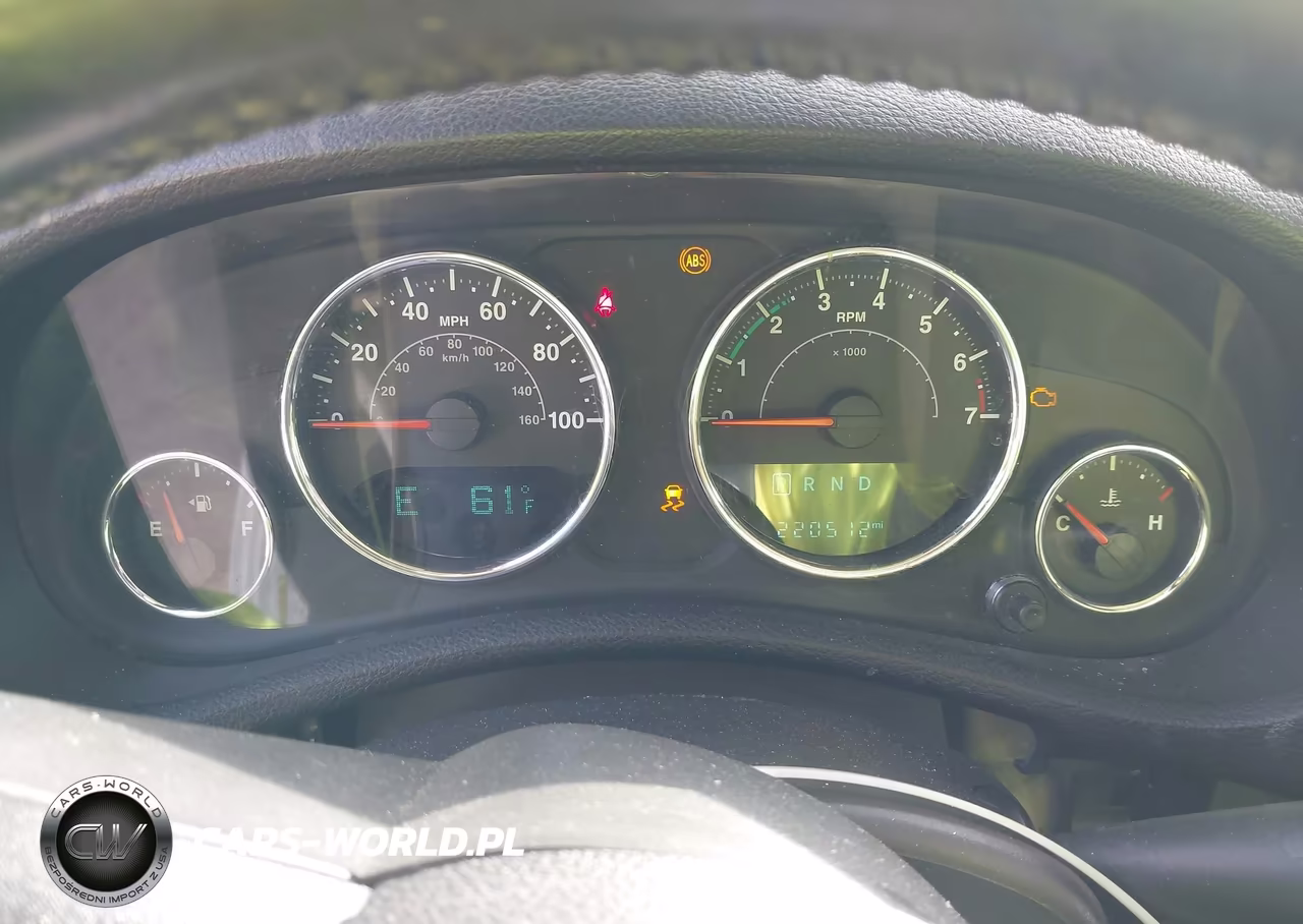 2015 Jeep Wrangler Unlimited Sport VIN:1C4BJWDG7FL521904 - 7