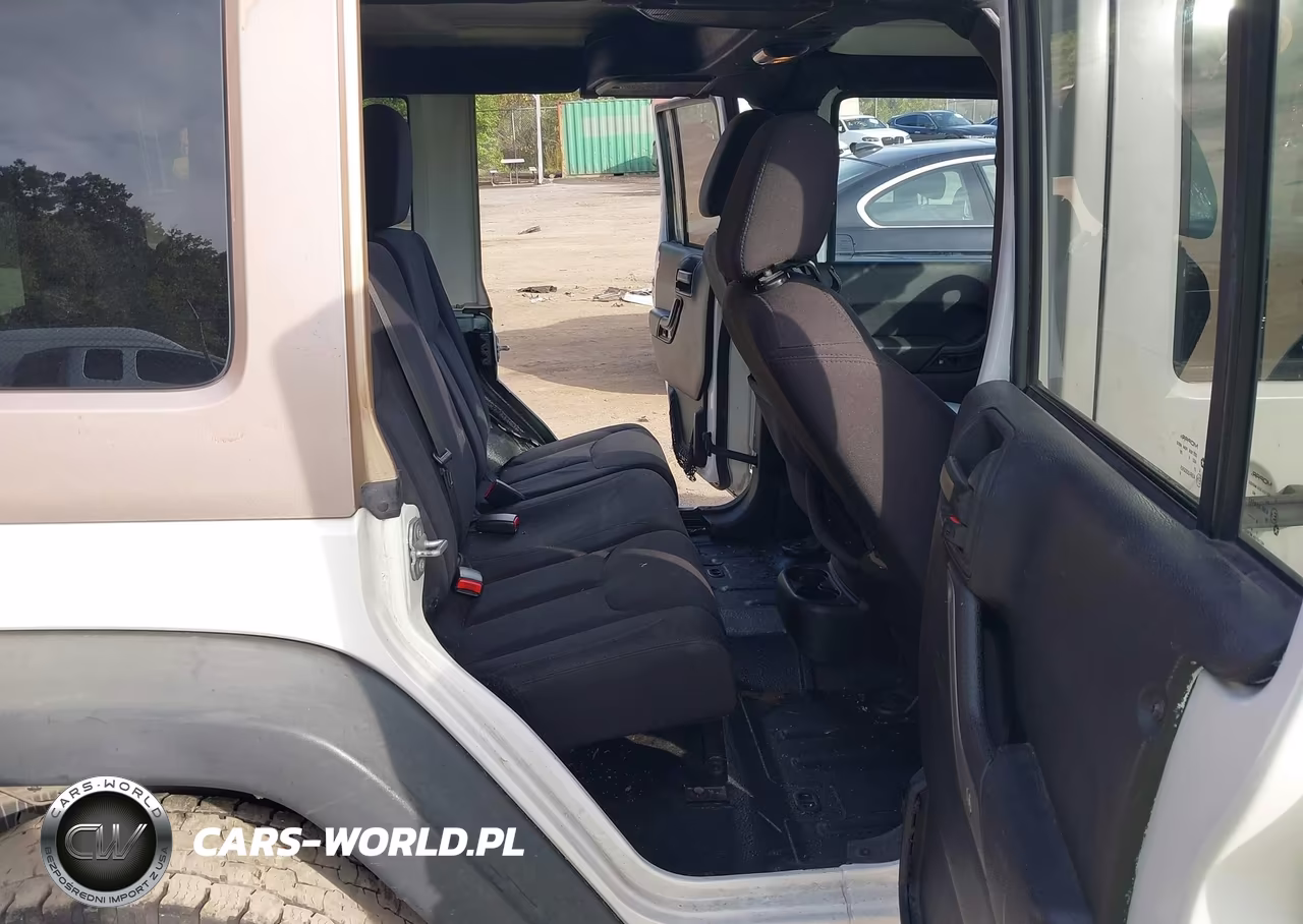 2015 Jeep Wrangler Unlimited Sport VIN:1C4BJWDG7FL521904 - 8