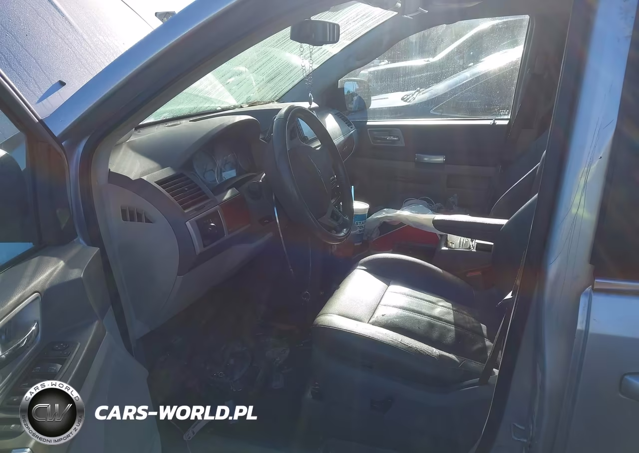 2008 Chrysler Town & Country Touring VIN:2A8HR54P78R623879 - 5