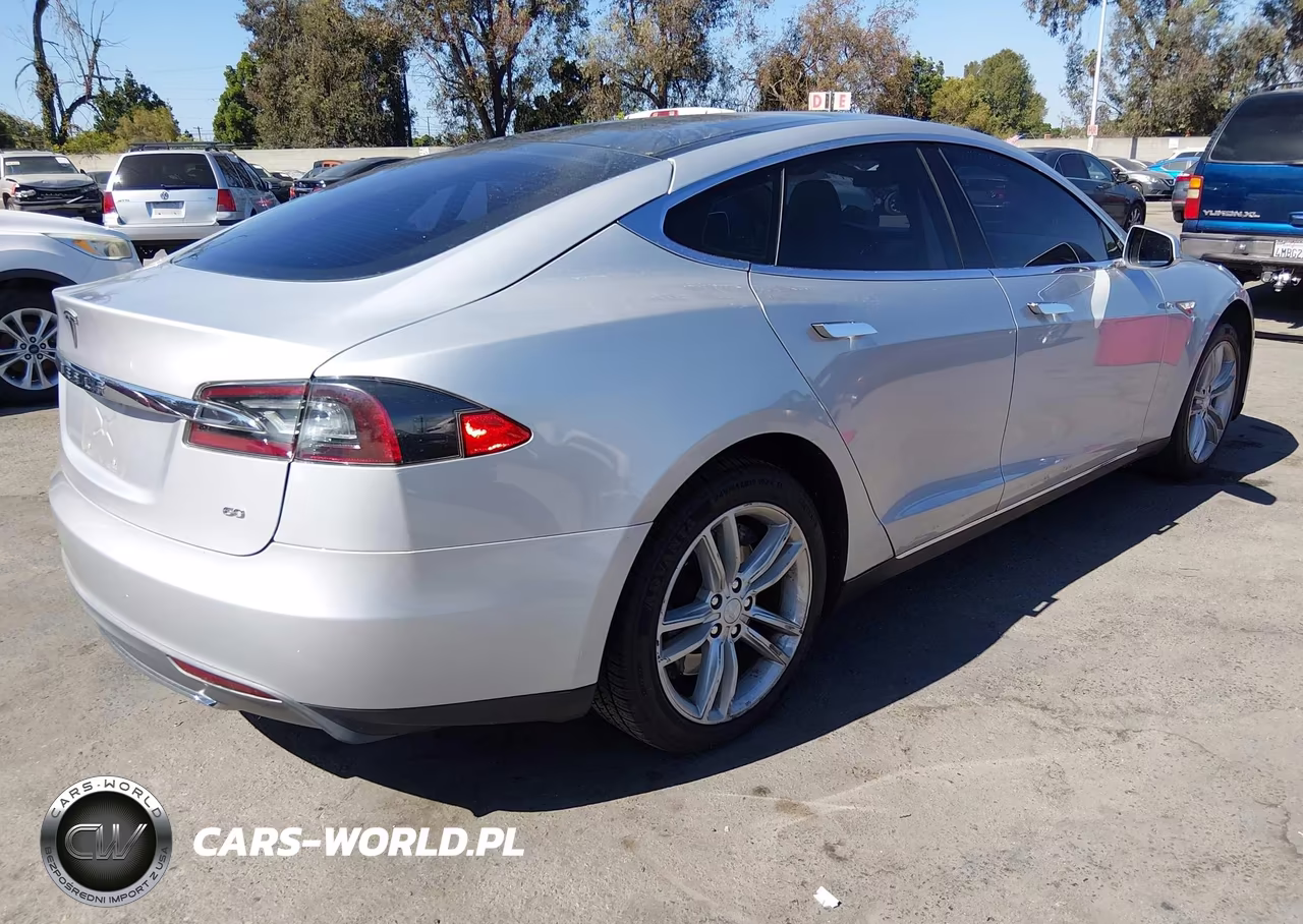 2013 Tesla Model S VIN:5YJSA1CG6DFP09236 - 4
