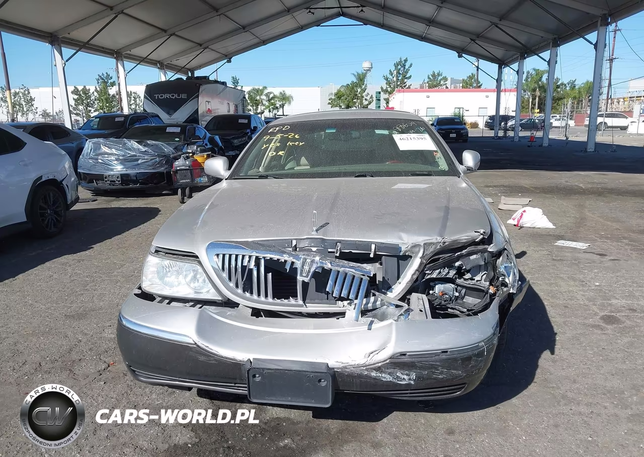 2005 Lincoln Town Car Signature Limited VIN:1LNHM82W15Y668577 - 12