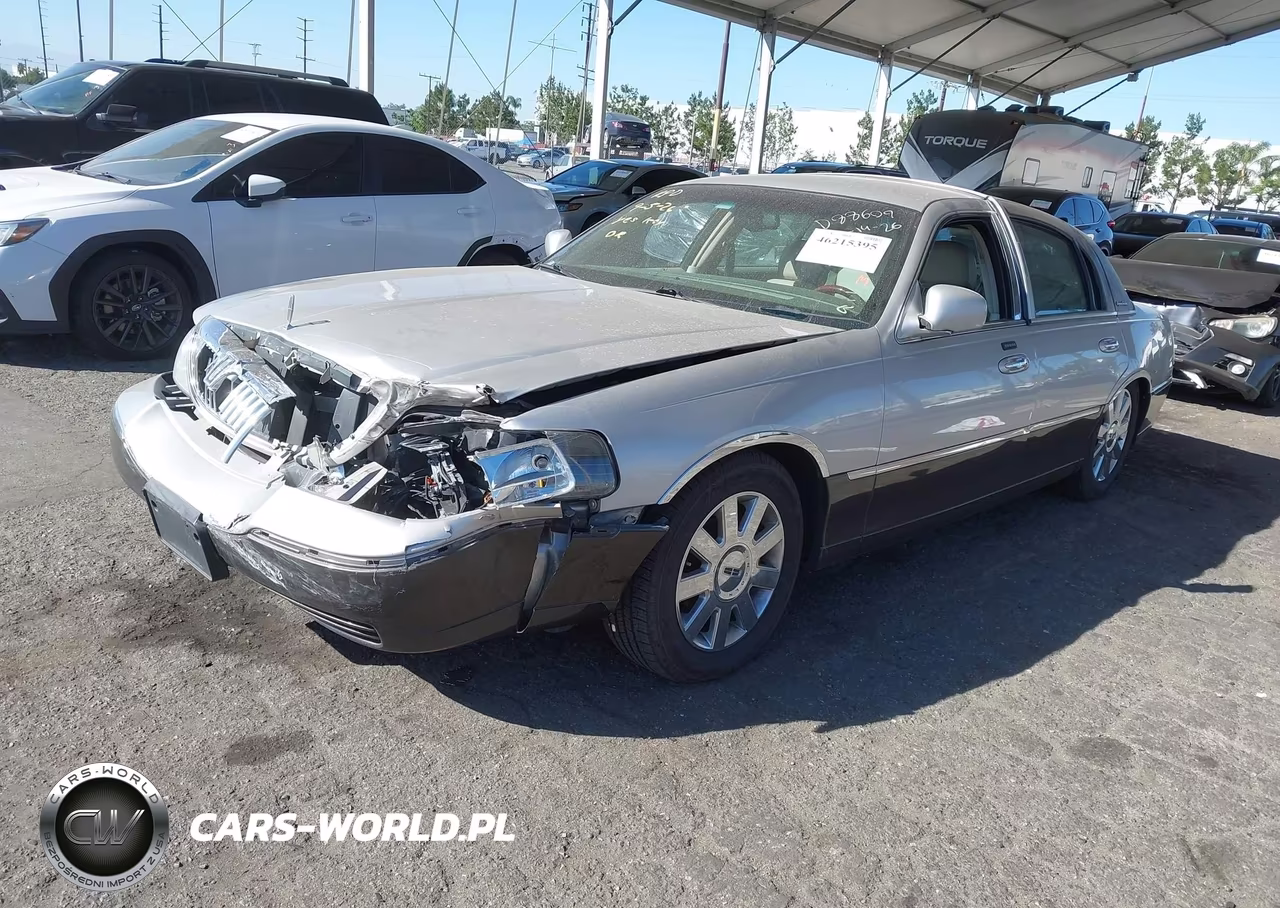 2005 Lincoln Town Car Signature Limited VIN:1LNHM82W15Y668577 - 2