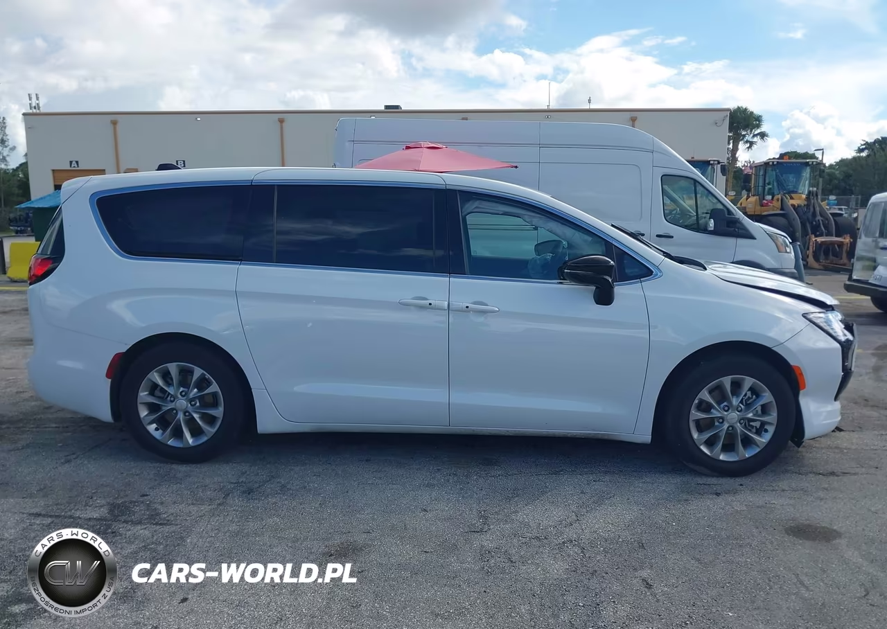2027 Chrysler Pacifica VIN:2C4RC1GG7VR574695 - 12