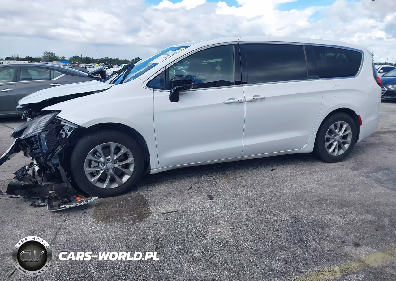 2027 Chrysler Pacifica VIN:2C4RC1GG7VR574695 - 13