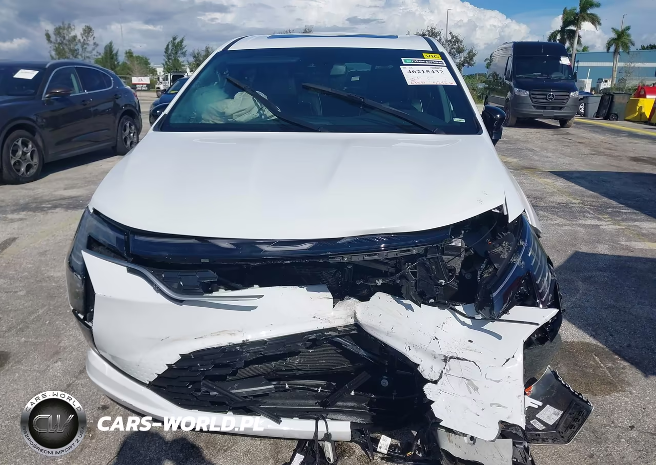 2027 Chrysler Pacifica VIN:2C4RC1GG7VR574695 - 6