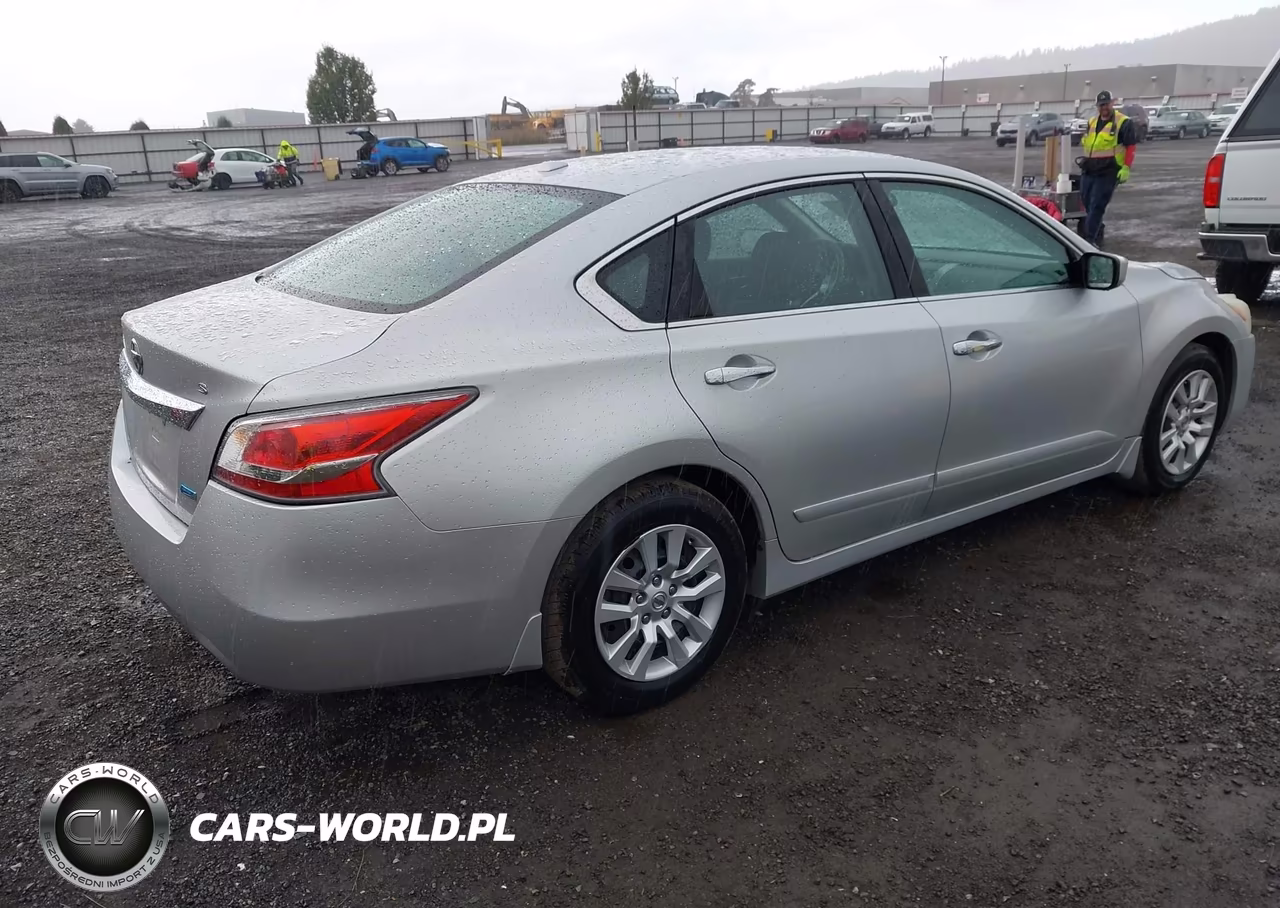 2014 Nissan Altima 2.5 S VIN:1N4AL3AP2EN349170 - 4