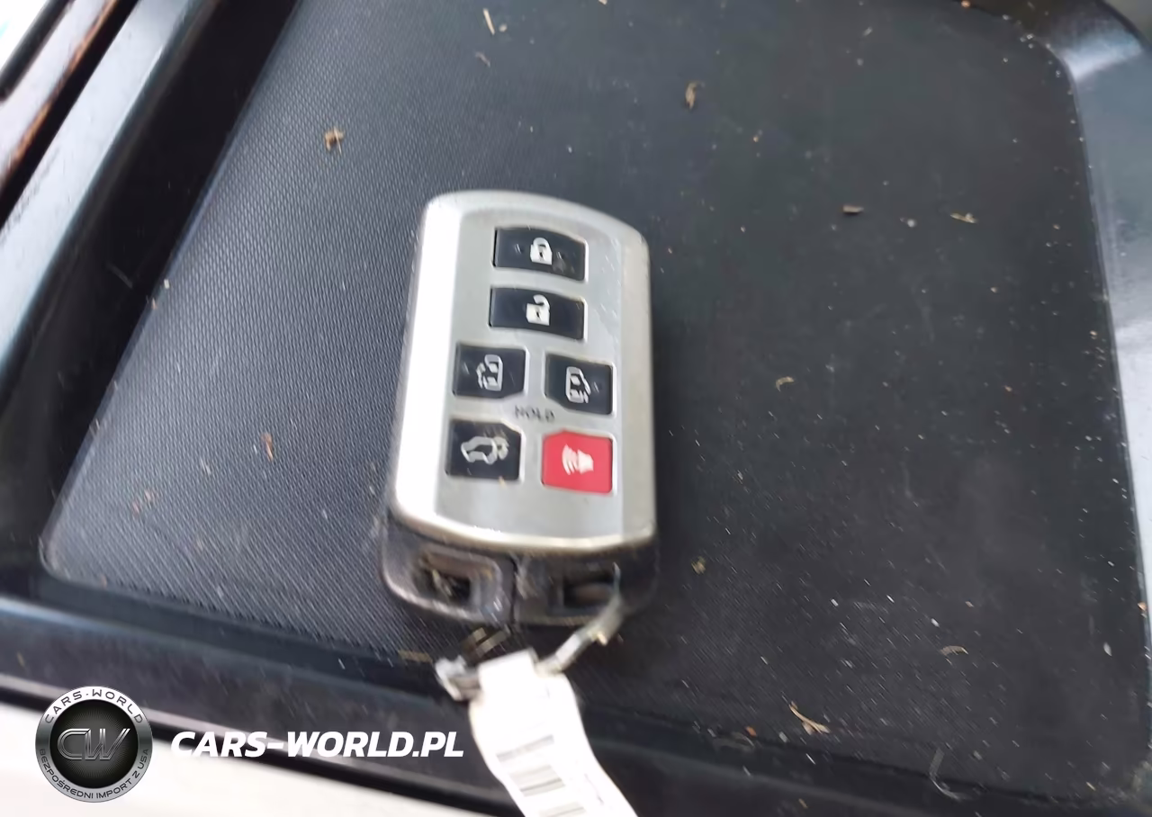 2011 Toyota Sienna Limited V6 VIN:5TDYK3DC6BS083906 - 11