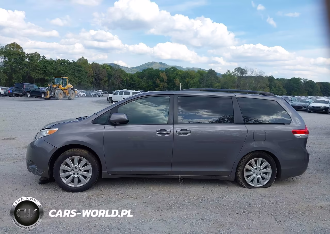 2011 Toyota Sienna Limited V6 VIN:5TDYK3DC6BS083906 - 15