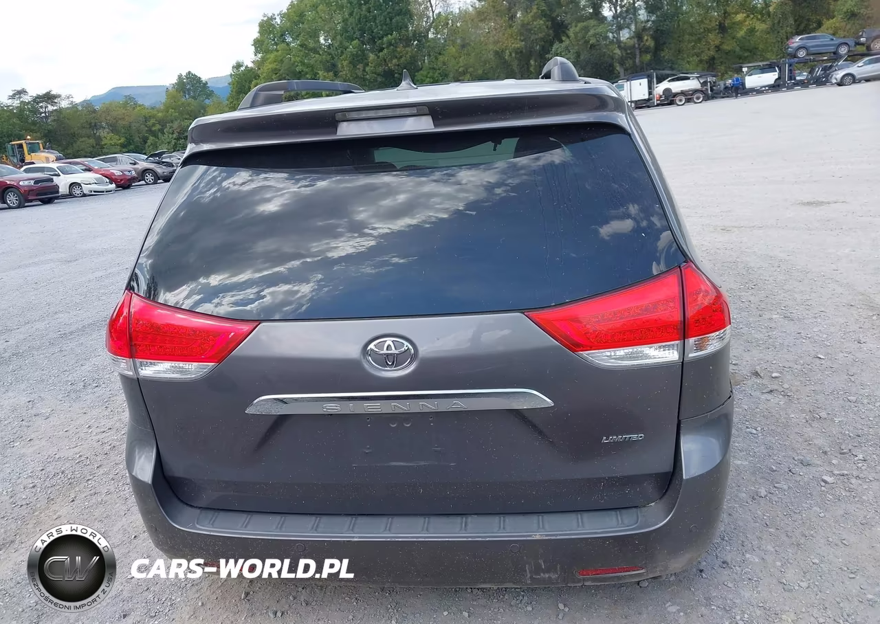 2011 Toyota Sienna Limited V6 VIN:5TDYK3DC6BS083906 - 17