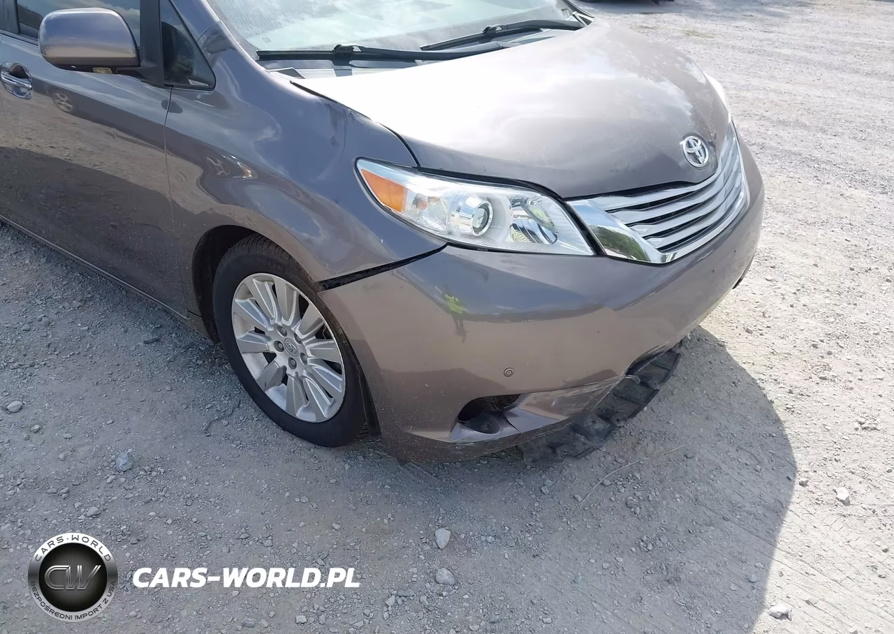 2011 Toyota Sienna Limited V6 VIN:5TDYK3DC6BS083906 - 18