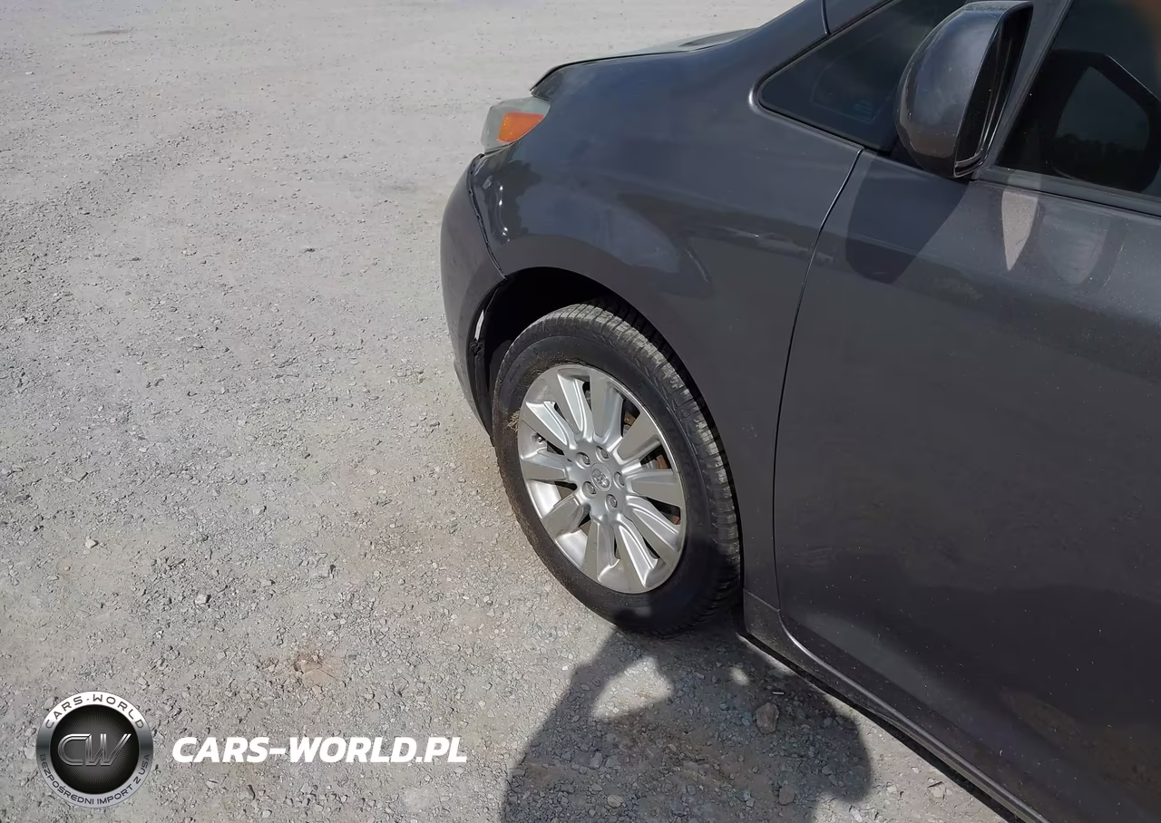 2011 Toyota Sienna Limited V6 VIN:5TDYK3DC6BS083906 - 21