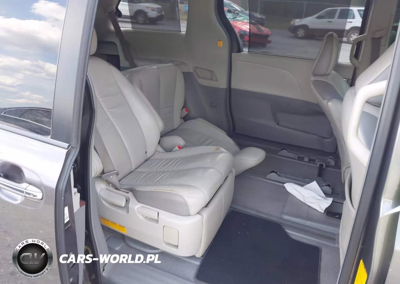 2011 Toyota Sienna Limited V6 VIN:5TDYK3DC6BS083906 - 8
