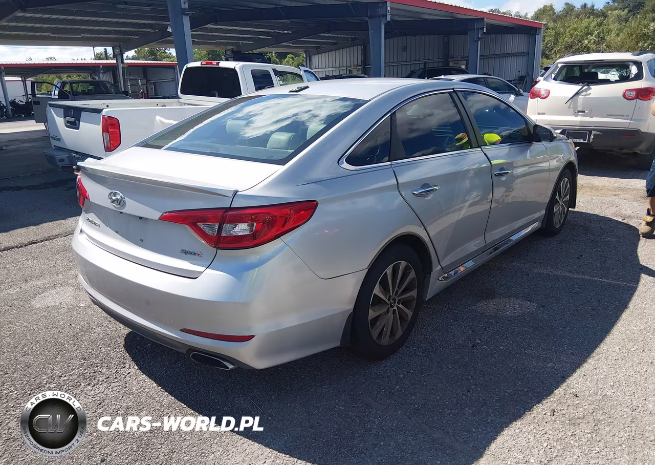 2016 Hyundai Sonata Sport VIN:5NPE34AF7GH432346 - 4
