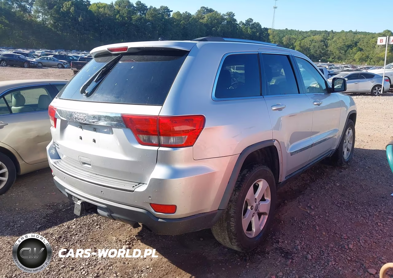 2011 Jeep Grand Cherokee Laredo VIN:1J4RR4GG4BC510256 - 4