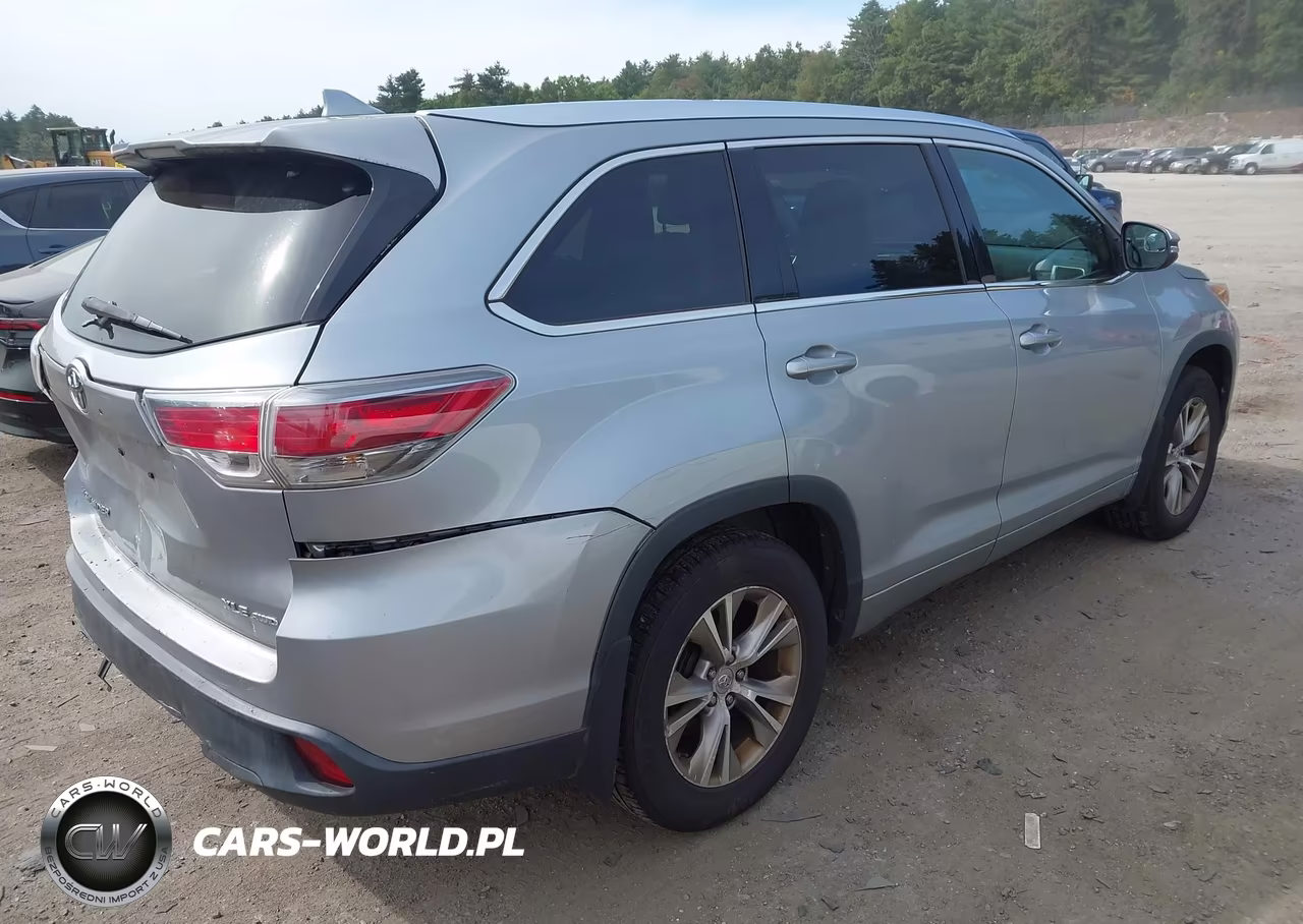 2015 Toyota Highlander Xle V6 VIN:5TDJKRFH4FS199835 - 4