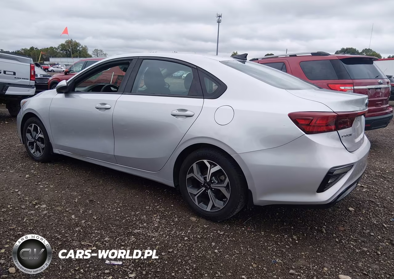 2021 Kia Forte Lxs VIN:3KPF24AD2ME325968 - 3