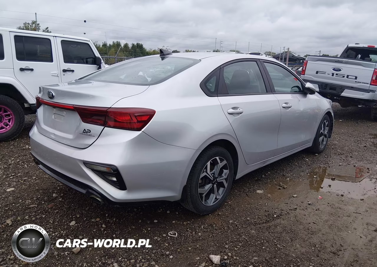 2021 Kia Forte Lxs VIN:3KPF24AD2ME325968 - 4