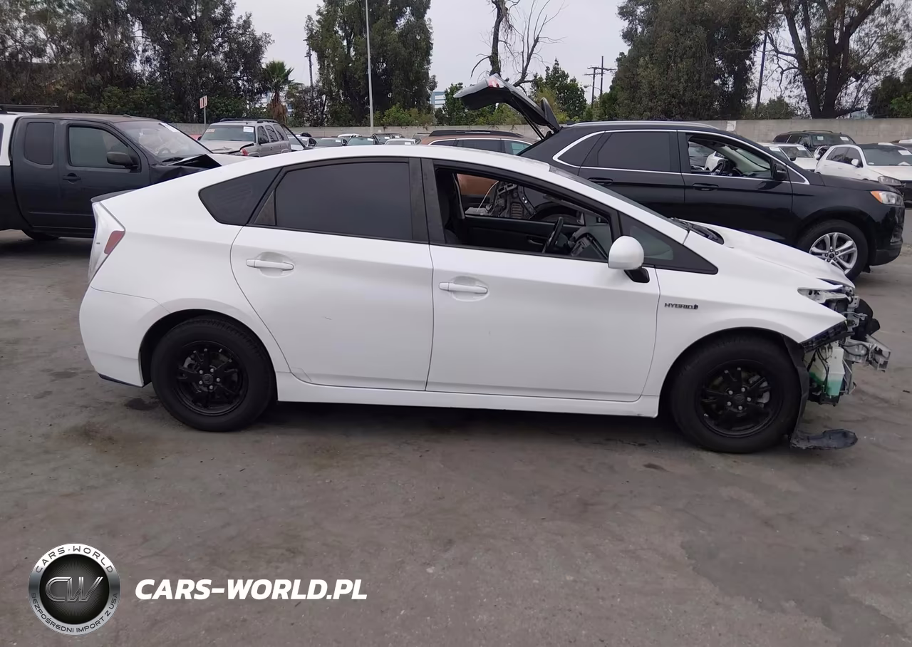 2013 Toyota Prius Two VIN:JTDKN3DU0D5568282 - 13