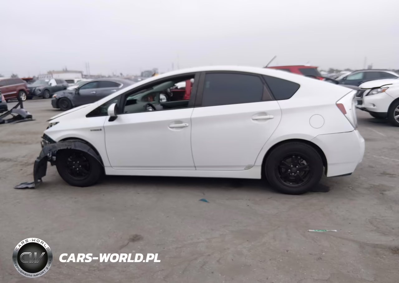 2013 Toyota Prius Two VIN:JTDKN3DU0D5568282 - 14