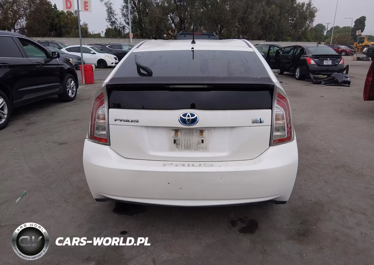 2013 Toyota Prius Two VIN:JTDKN3DU0D5568282 - 16