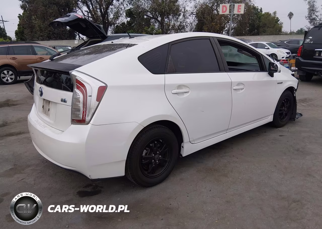 2013 Toyota Prius Two VIN:JTDKN3DU0D5568282 - 4