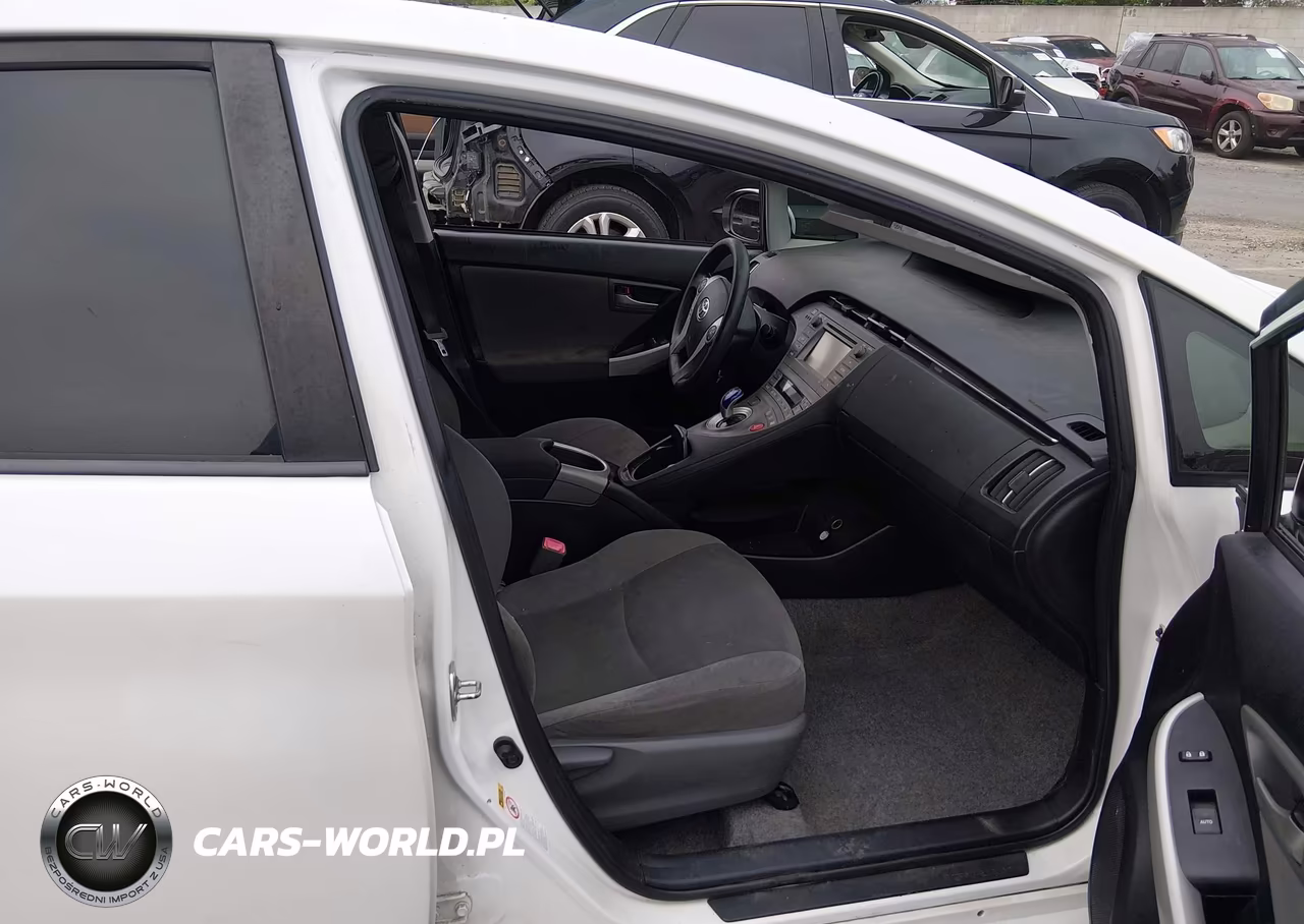2013 Toyota Prius Two VIN:JTDKN3DU0D5568282 - 5
