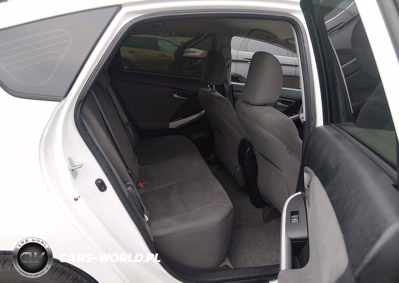 2013 Toyota Prius Two VIN:JTDKN3DU0D5568282 - 8