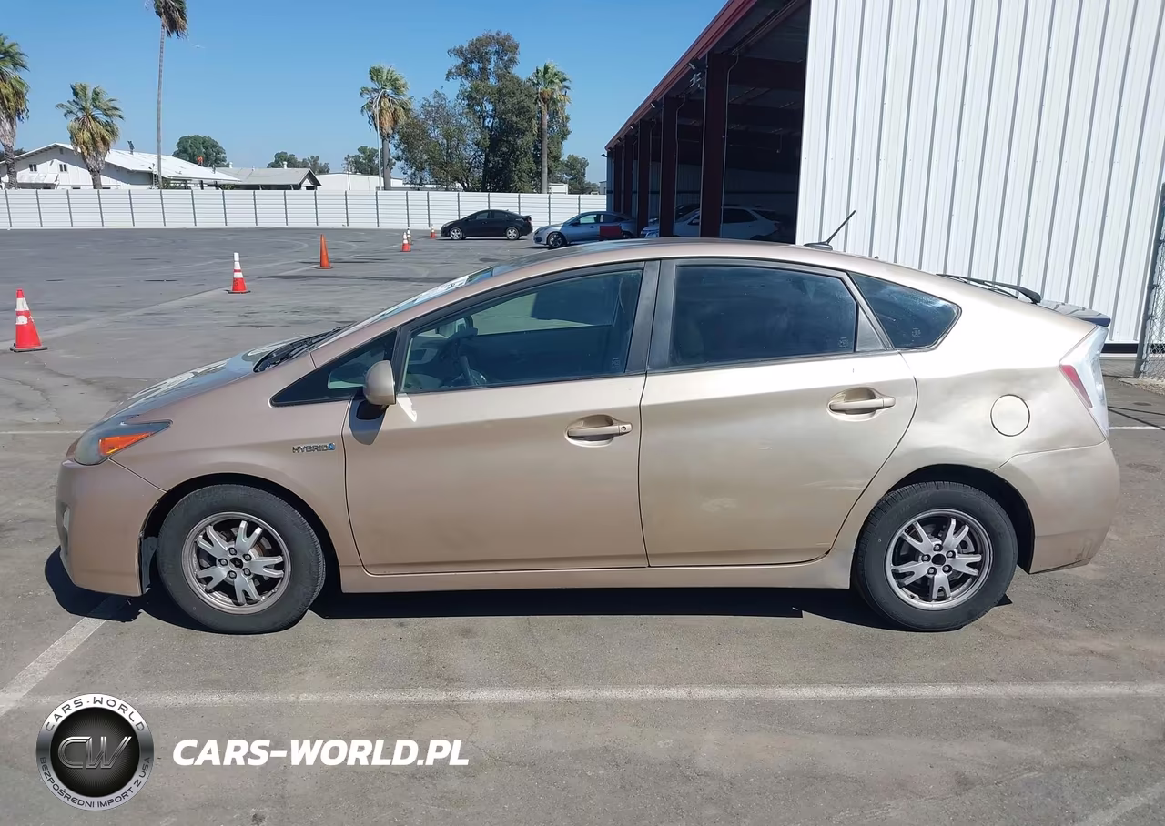 2011 Toyota Prius Two VIN:JTDKN3DU1B1318361 - 14